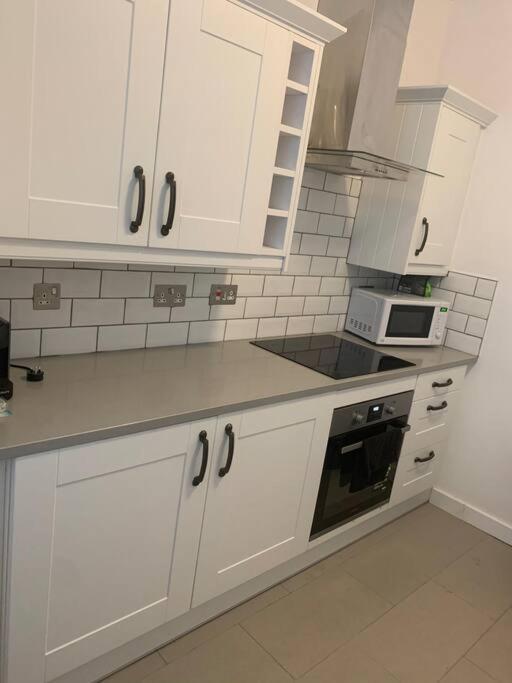 Recently Refurbished Apt Central Mk Free Parking Milton Keynes Extérieur photo
