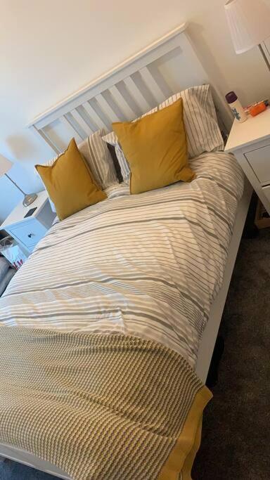 Recently Refurbished Apt Central Mk Free Parking Milton Keynes Extérieur photo