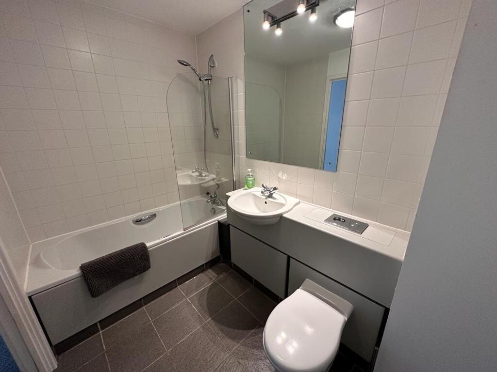 Recently Refurbished Apt Central Mk Free Parking Milton Keynes Extérieur photo